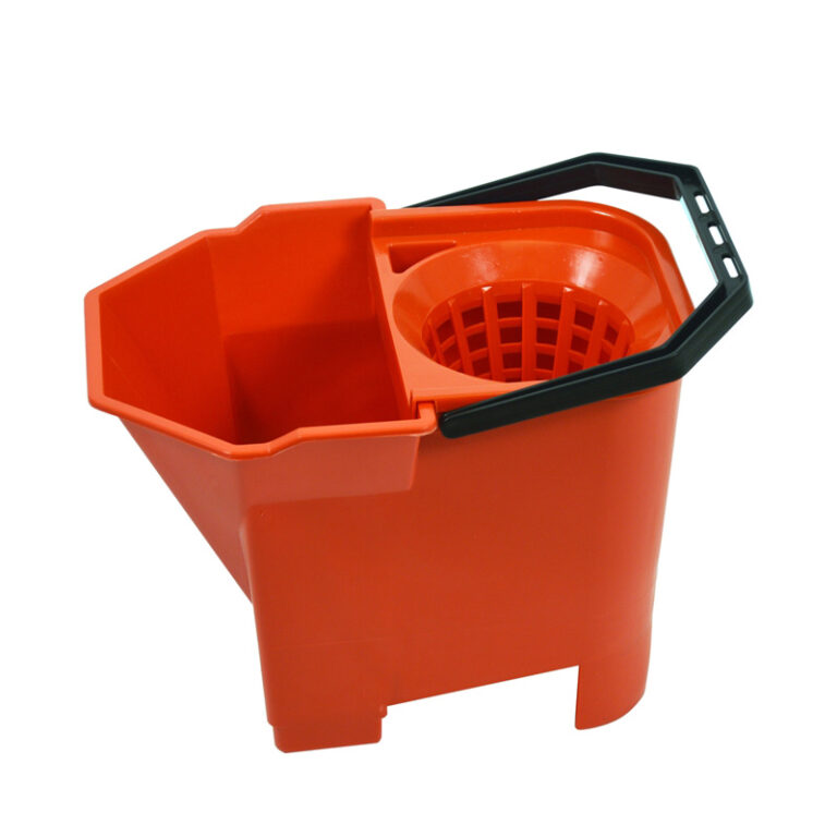 Bulldog 8Ltr Red  Plastic Bucket With Wringer (Qty 1)