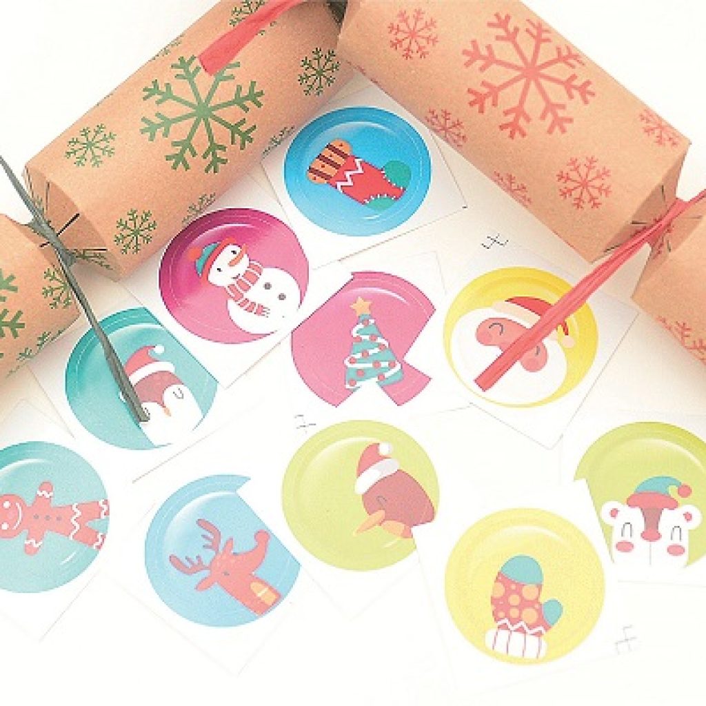 9 inch Kraft Red & Green Snowflake Eco Cracker (100)